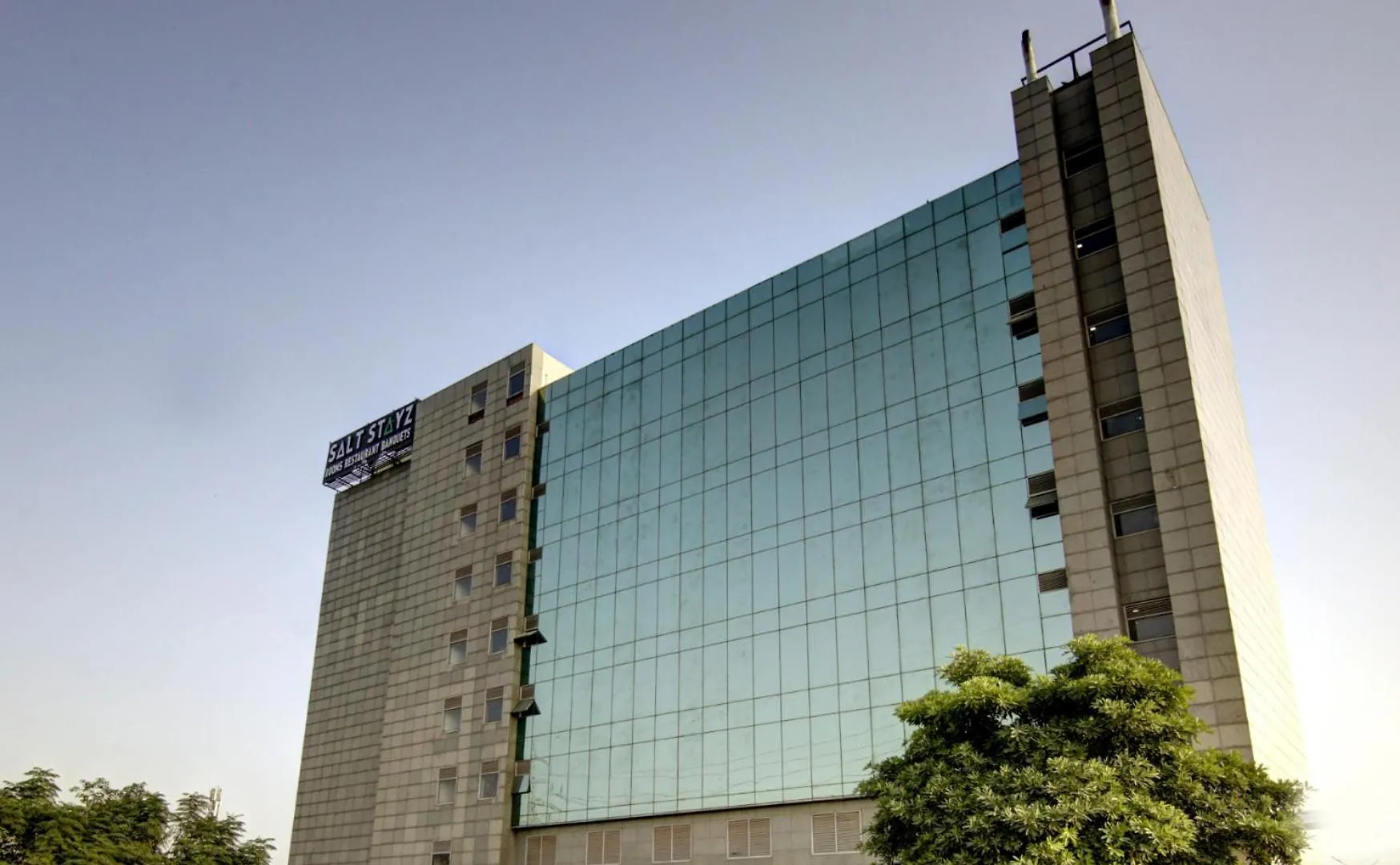 Saltstayz Premier Executive Serviced Apartment - Golf Course Extension Road Gurgaon India