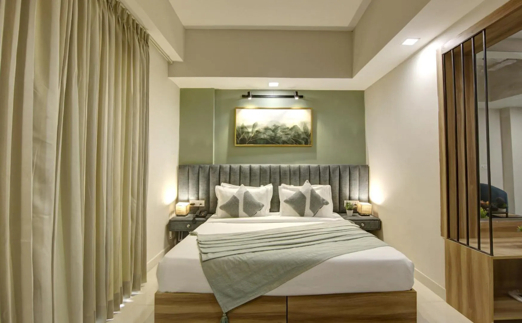 Saltstayz Premier Executive Serviced Apartment - Golf Course Extension Road Gurgaon 0*,  India