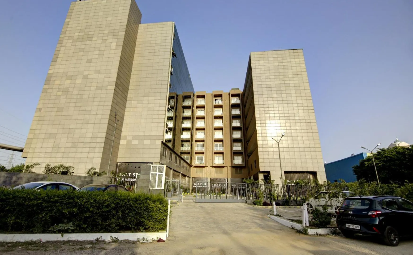 Aparthotel Saltstayz Premier Executive Serviced Apartment - Golf Course Extension Road Gurgaon