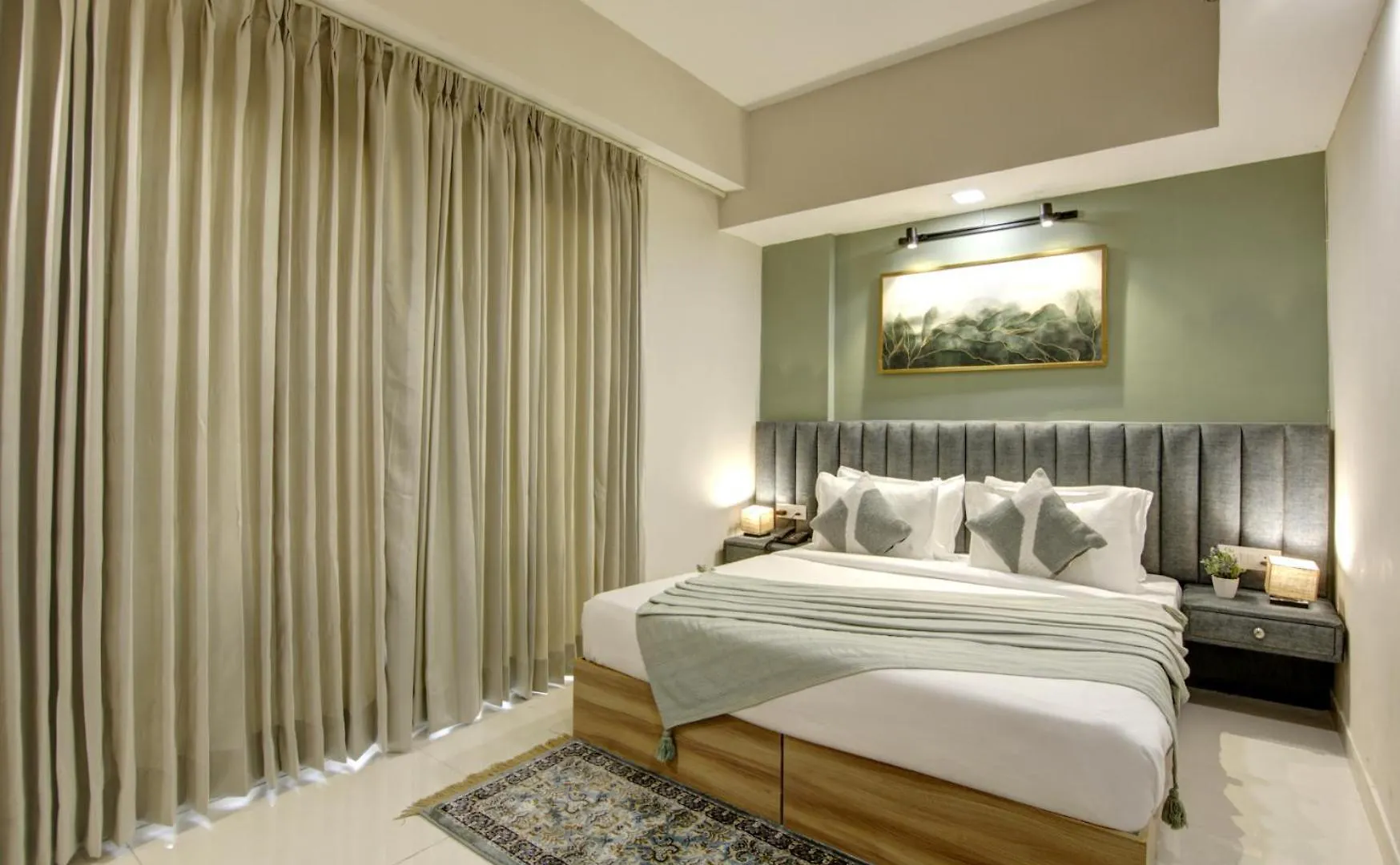 Saltstayz Premier Executive Serviced Apartment - Golf Course Extension Road Gurgaon 0*,  India