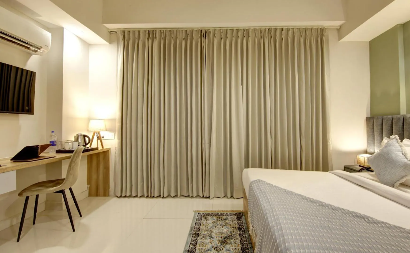 Saltstayz Premier Executive Serviced Apartment - Golf Course Extension Road Gurgaon Aparthotel