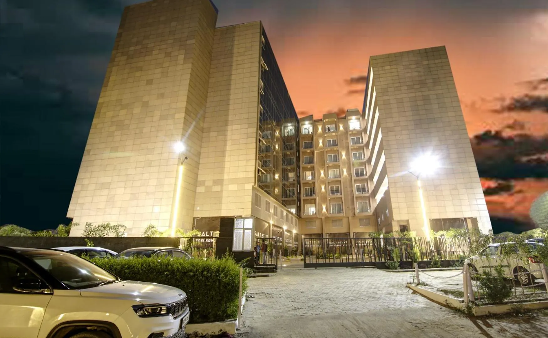 Aparthotel Saltstayz Premier Executive Serviced Apartment - Golf Course Extension Road Gurgaon India