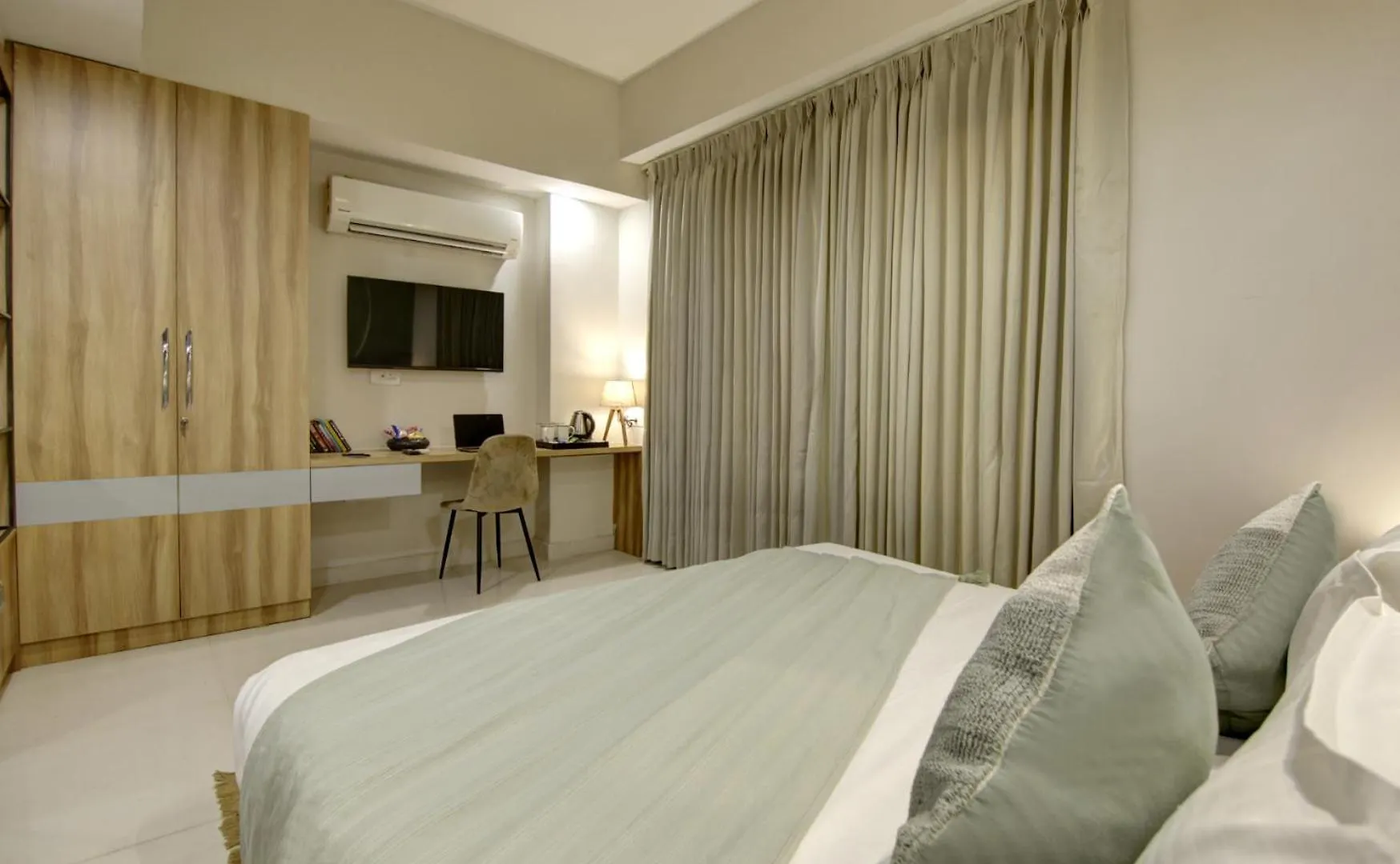 Saltstayz Premier Executive Serviced Apartment - Golf Course Extension Road Gurgaon
