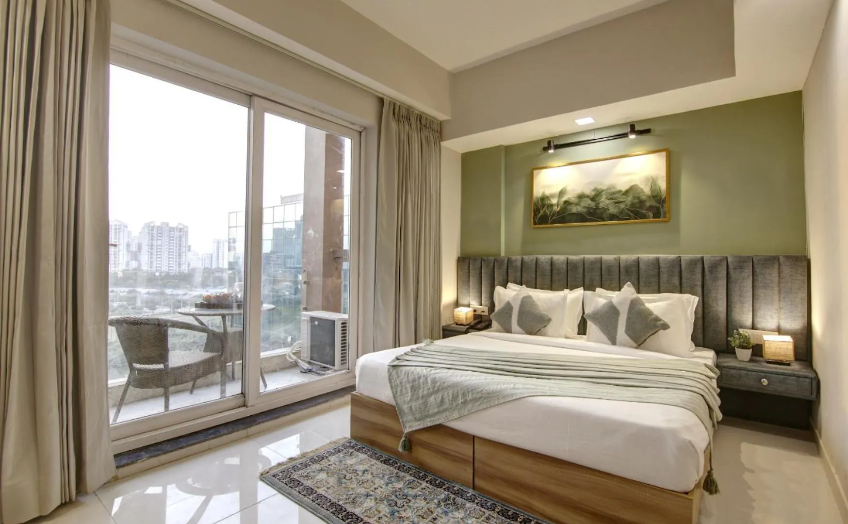 Saltstayz Premier Executive Serviced Apartment - Golf Course Extension Road Gurgaon Aparthotel