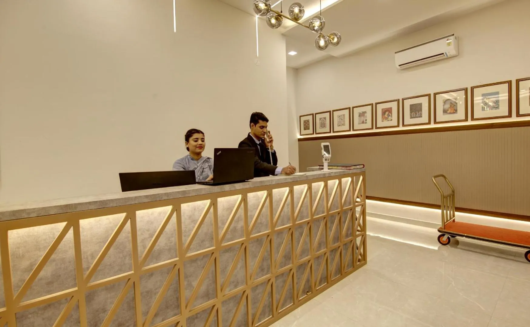 Aparthotel Saltstayz Premier Executive Serviced Apartment - Golf Course Extension Road Gurgaon
