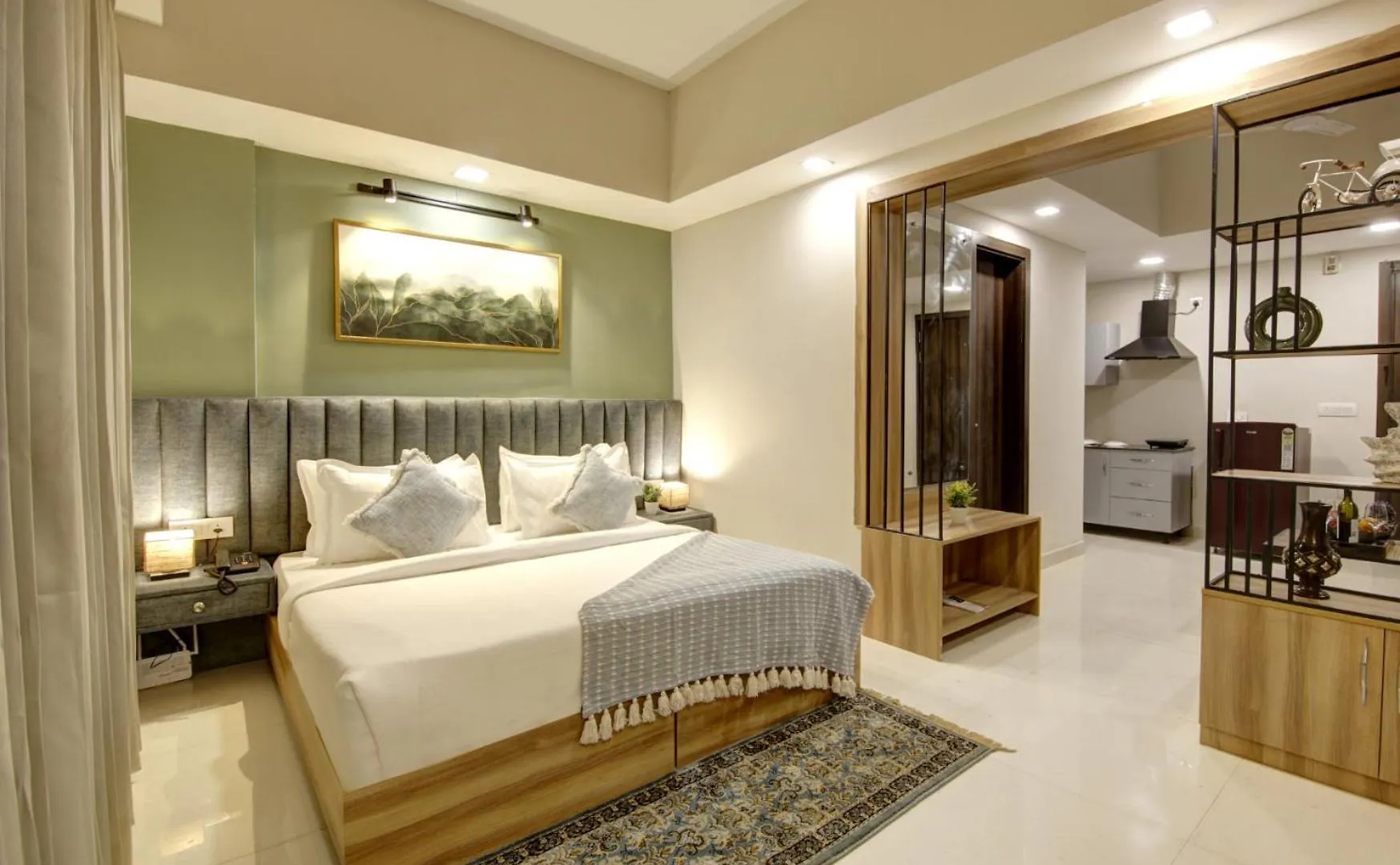 Saltstayz Premier Executive Serviced Apartment - Golf Course Extension Road Gurgaon 0*,  India