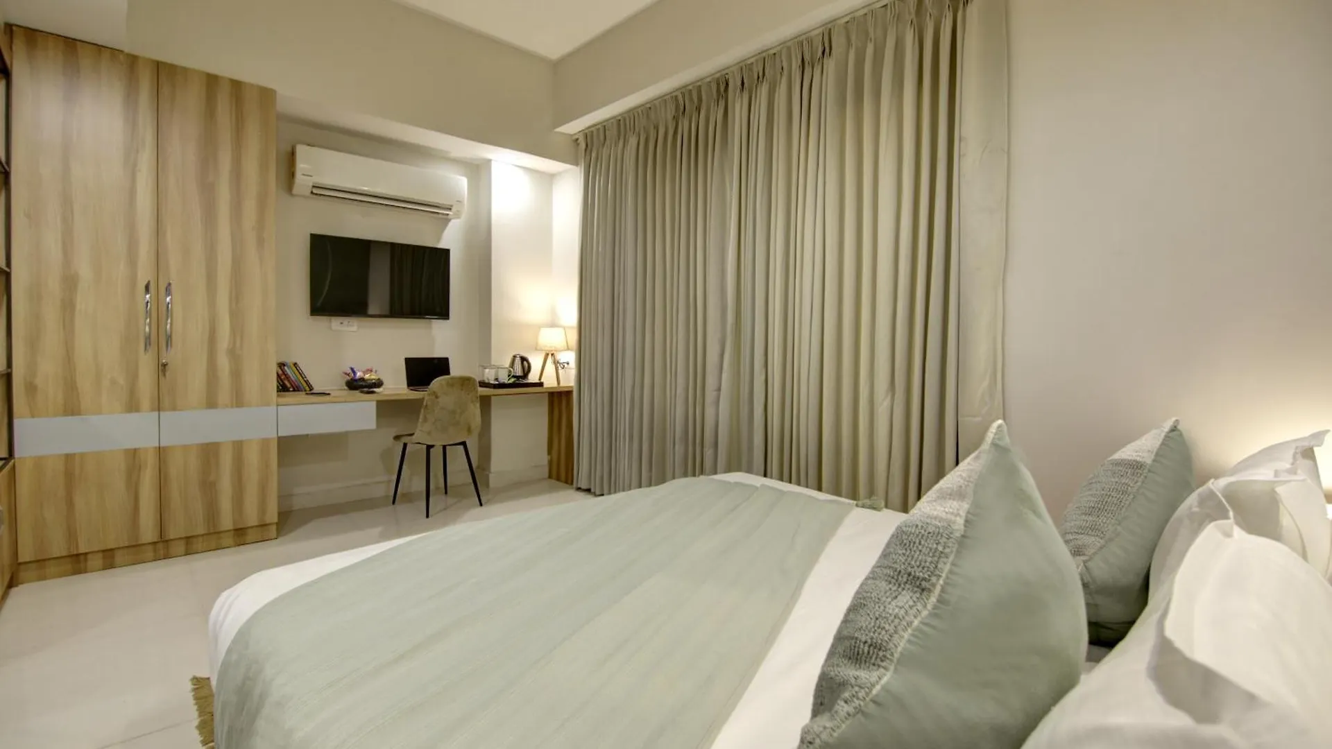 Aparthotel Saltstayz Premier Executive Serviced Apartment - Golf Course Extension Road Gurgaon