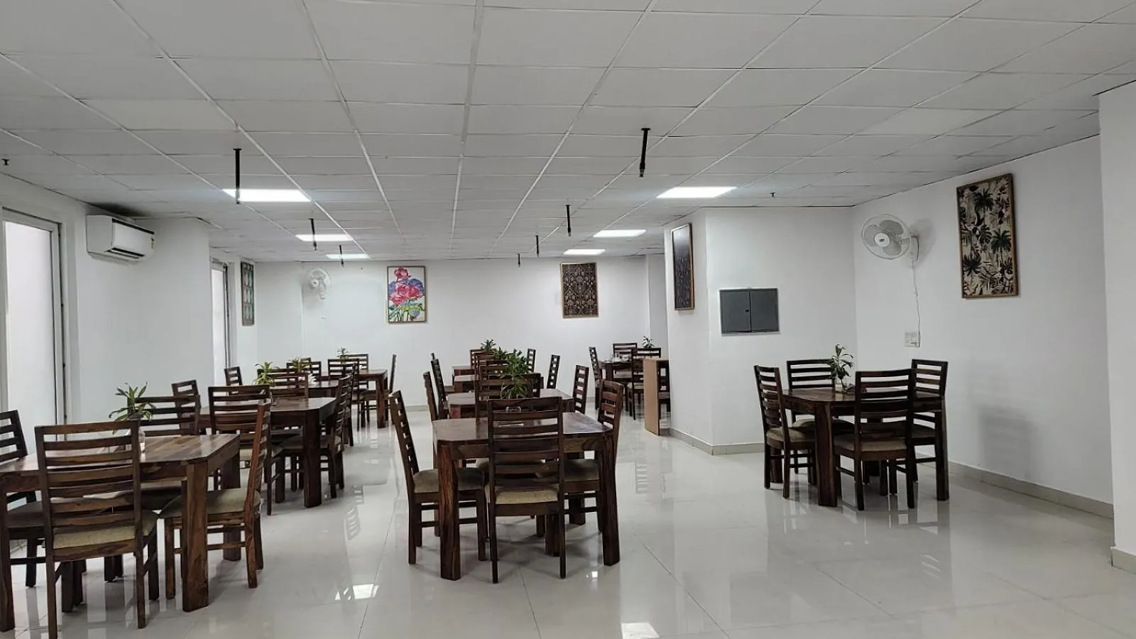 Saltstayz Premier Executive Serviced Apartment - Golf Course Extension Road Gurgaon 0*,  India